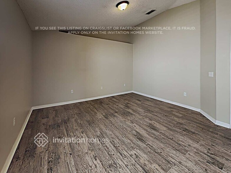 Building Photo - 15955 Wilkinson Dr