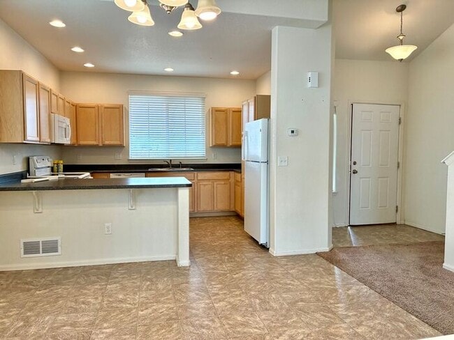 Building Photo - Beautiful 4 Bedroom Two-Story Home in Windsor!