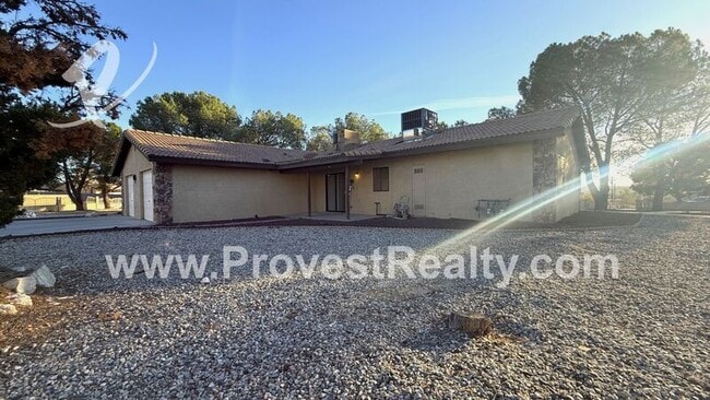 Building Photo - 15727 Tuscola Rd