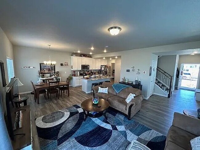 Building Photo - 3 Bed | 2.5 Bath | A/C | Fenced Yard | Near Military Bases