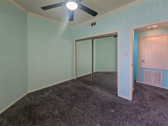 Building Photo - 921 Marine Dr