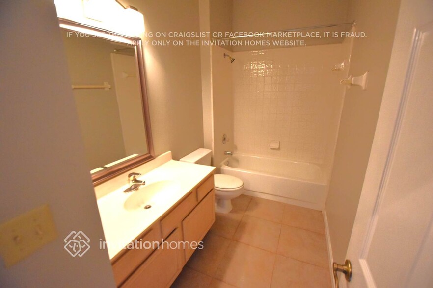 Building Photo - 2226 The Woods Dr E