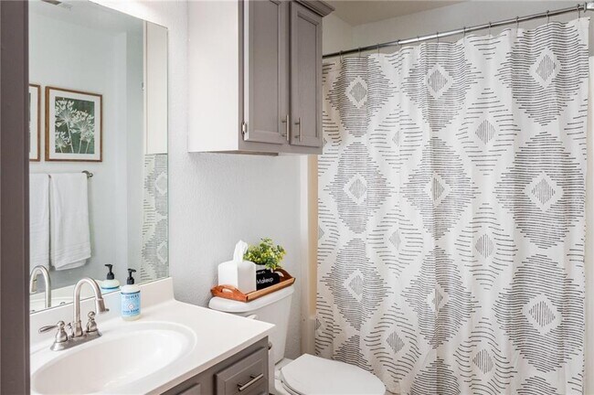 Building Photo - 1975 W Deane St