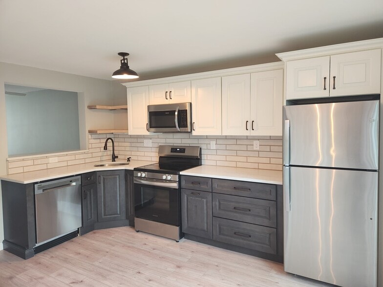 Building Photo - 236 Bartemus Trl