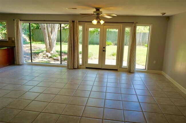 Building Photo - 9538 Meadowglen Ln