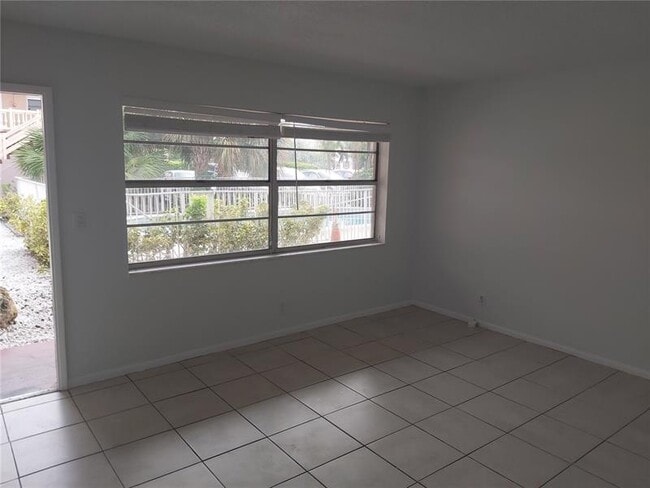 Building Photo - 241 SE 9th Ave