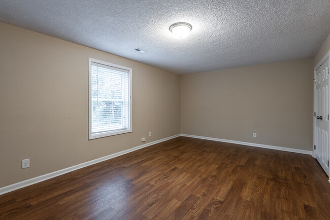 Building Photo - 2960 Tripp Ln