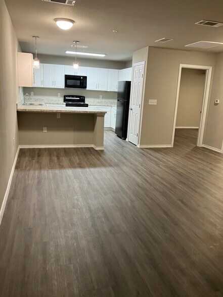 Building Photo - 6108 Abrams Rd