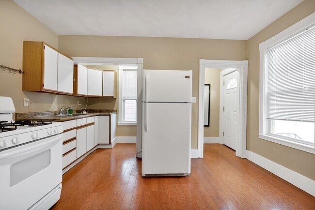 Building Photo - 199 Beacon St