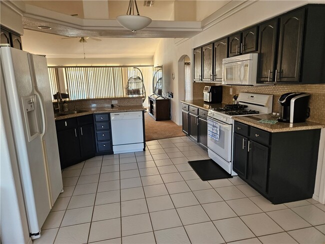 Building Photo - 2068 E Lago Grande Bay