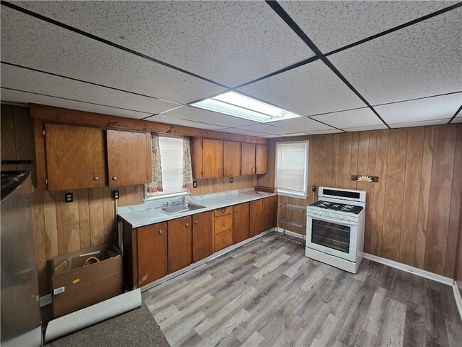 Building Photo - 93 White Rock Rd