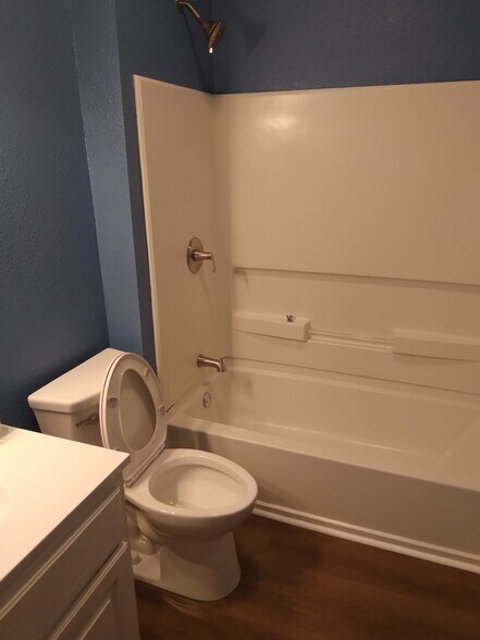 Building Photo - 416 Howell St