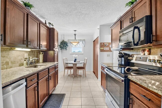 Building Photo - 3425 Via Poinciana