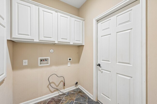 Building Photo - 11303 English Rose Trail