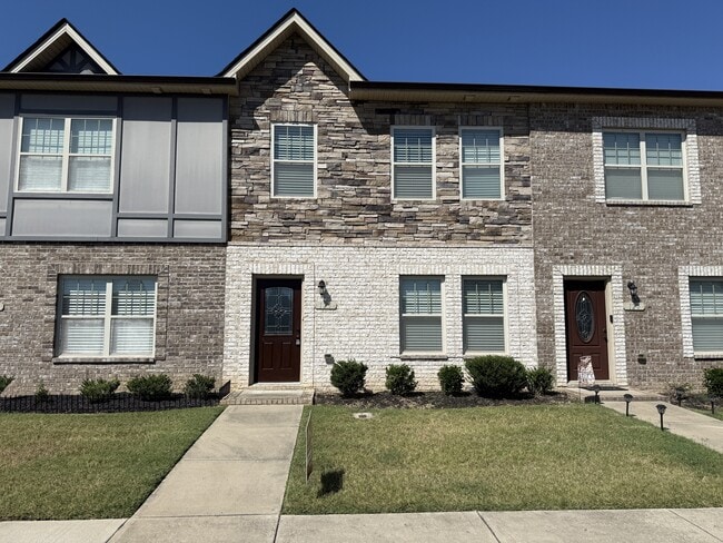 Building Photo - 121 Turn Row Dr