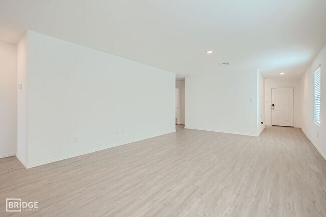 Building Photo - 2408 Lake Hls