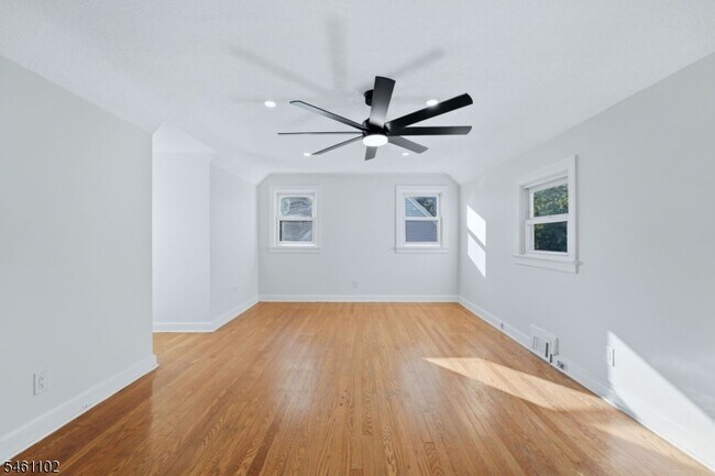 Building Photo - 271 Fuller Terrace
