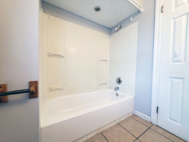 Building Photo - 3 bed - 1.5 Bath Cape Cod for Rent