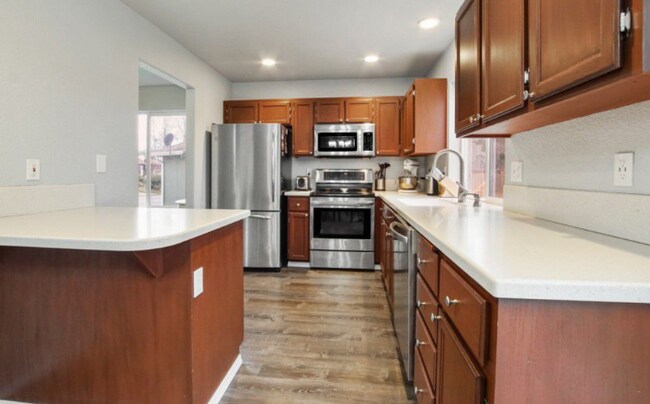 Building Photo - Beautiful 3 BD- 2.5BA Home in Spanaway!