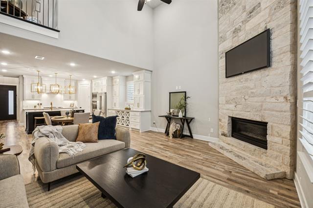 Building Photo - 921 Lone Grove Ln