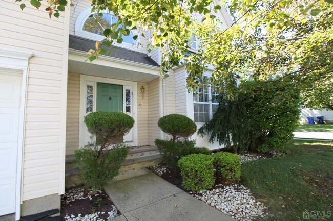 Building Photo - 27 Pin Oak Dr