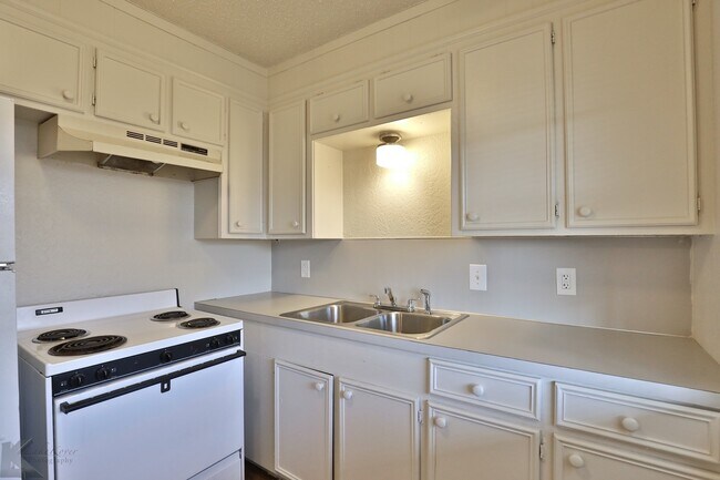 Building Photo - Adorable 2 bedroom apartment!