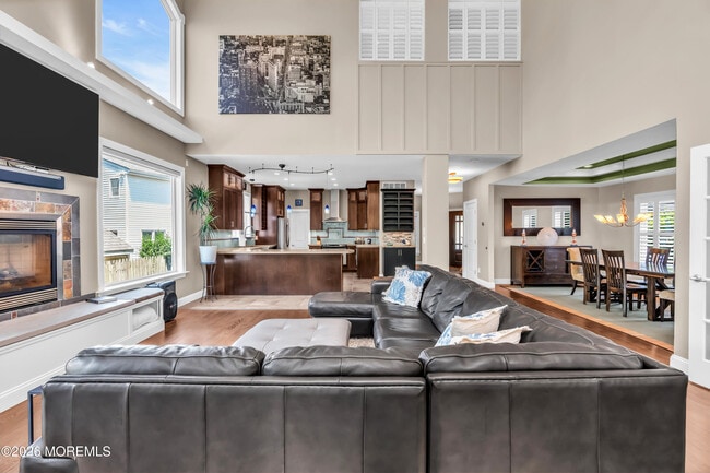 Building Photo - 609 15th Ave