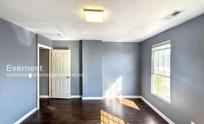 Building Photo - 39 S Yale Ave