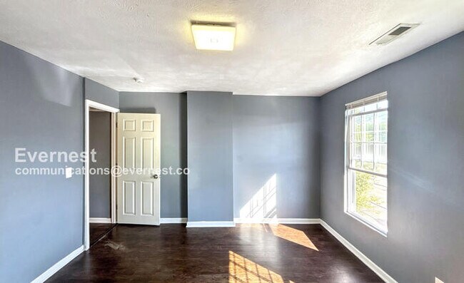 Building Photo - 39 S Yale Ave