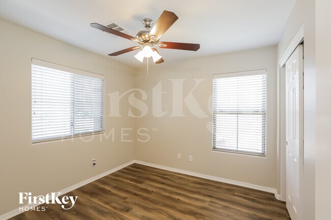 Building Photo - 1909 S Starling Dr