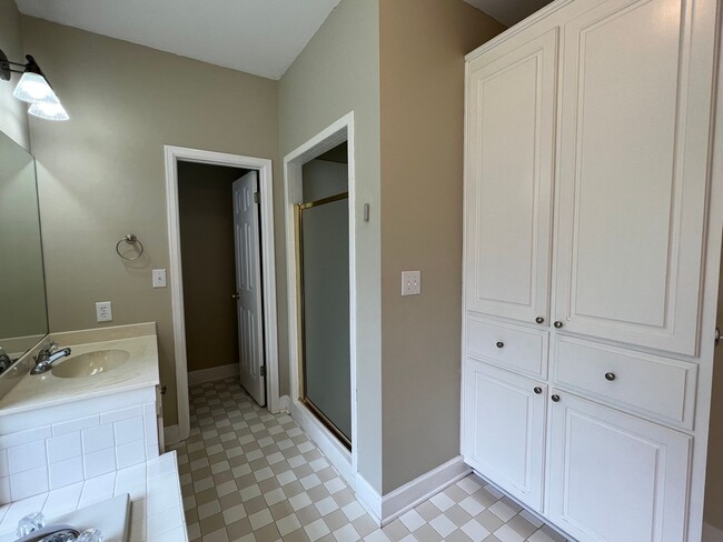 Building Photo - Home for rent in Arrowhead