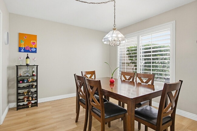 Building Photo - $3,200 - Charming 2-Bedroom + Optional 3rd Bedroom/Office Condo in Desirable Oaks North 55+ Commu...