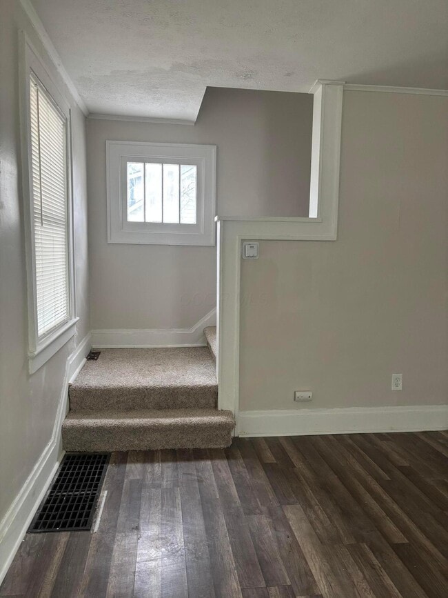 Building Photo - 218 Lechner Ave