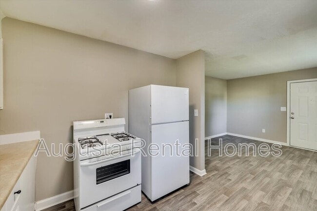 Building Photo - 327 Verdery Dr