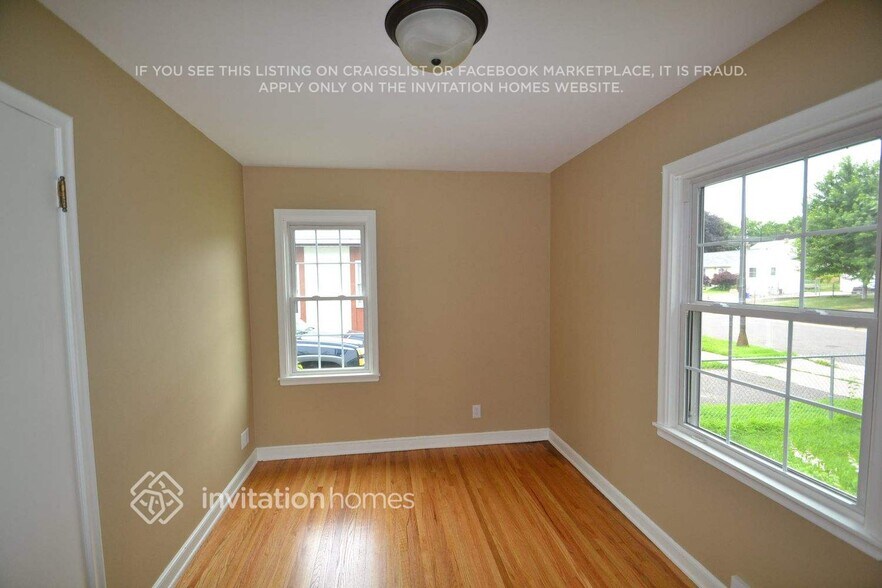 Building Photo - 2150 Nokomis Ave