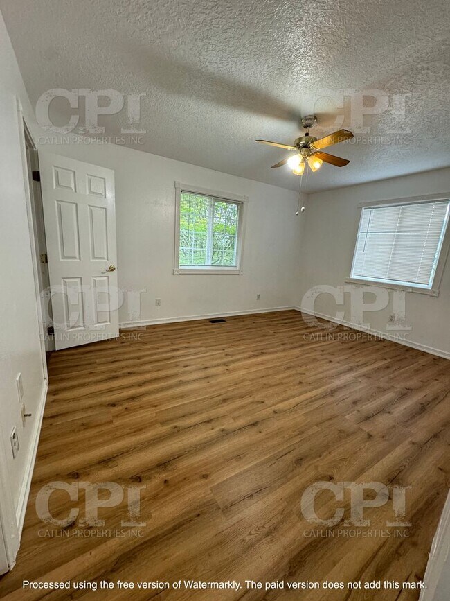 Building Photo - 303 Nevada Dr