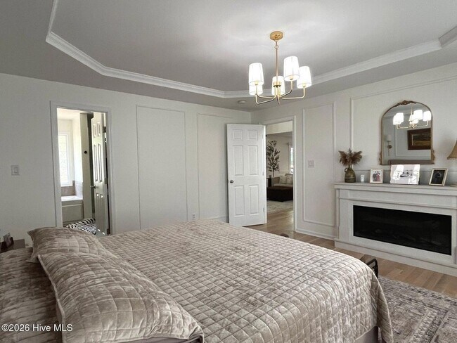 Building Photo - 561 Thorncliff Dr