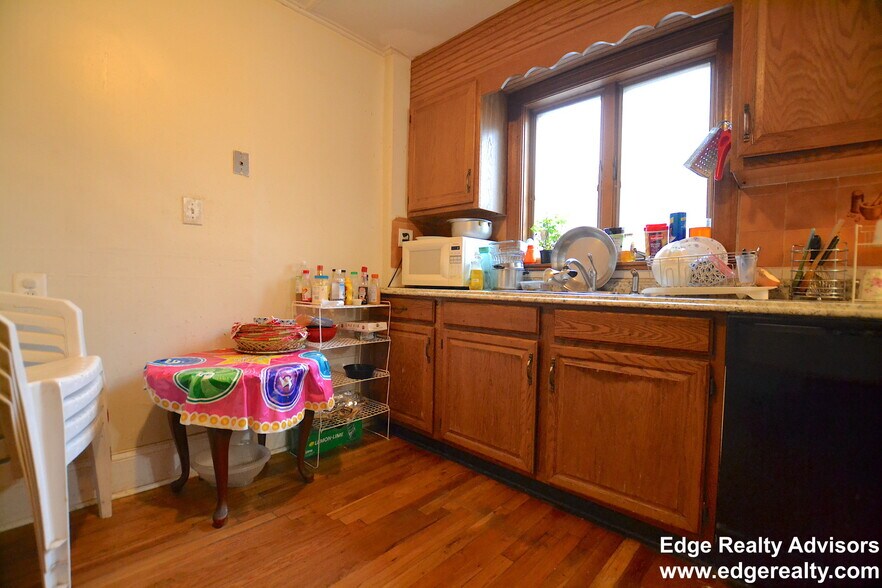 Building Photo - 88 Beechcroft St