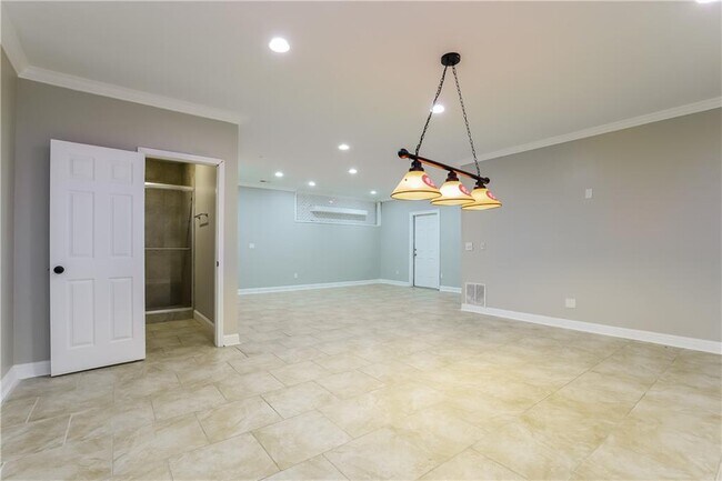 Building Photo - 2010 Golden Ridge Cir