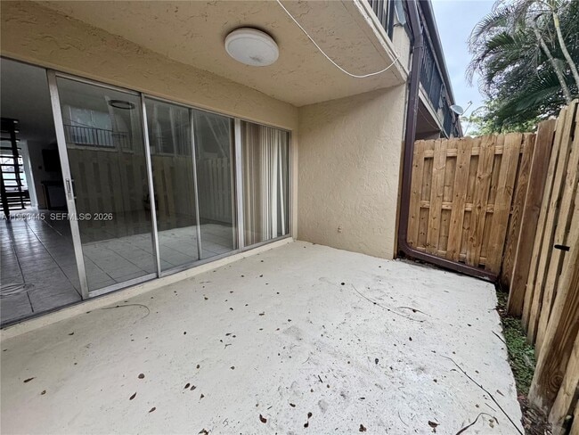 Building Photo - 15385 S Dixie Hwy