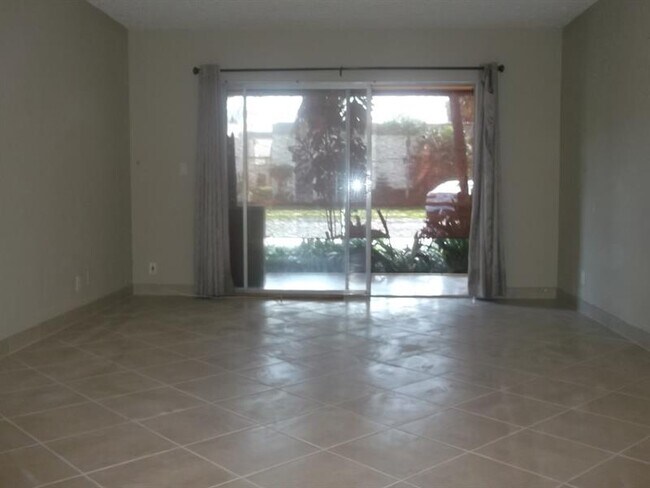 Building Photo - 770 SE 2nd Ave