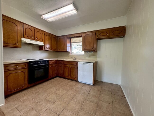 Building Photo - Available Now! For Rent – Charming 3BR/2BA Home in Pleasant Grove School District