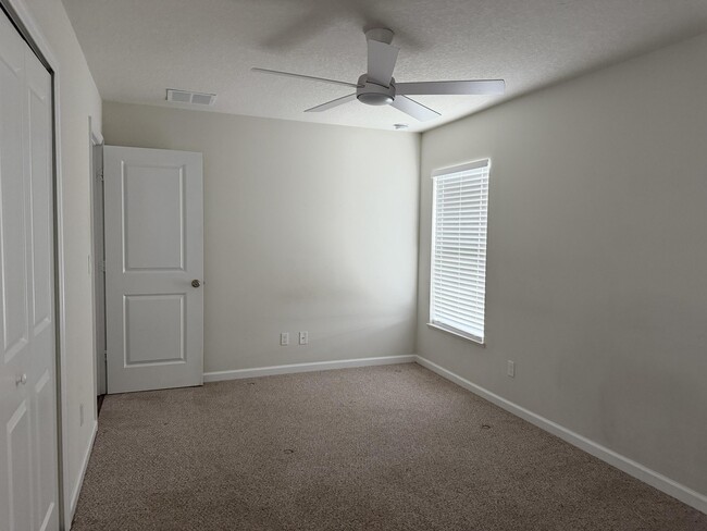 Building Photo - 4634 SW Athena Dr