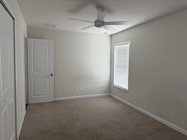 Building Photo - 4634 SW Athena Dr
