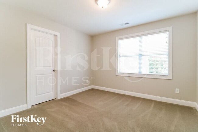 Building Photo - 157 Hawkesburg Dr