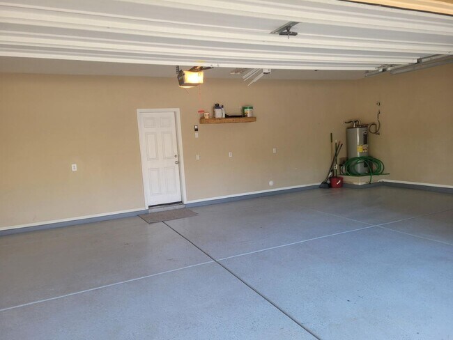 Building Photo - Beautiful 4 bed home with Den and Loft
