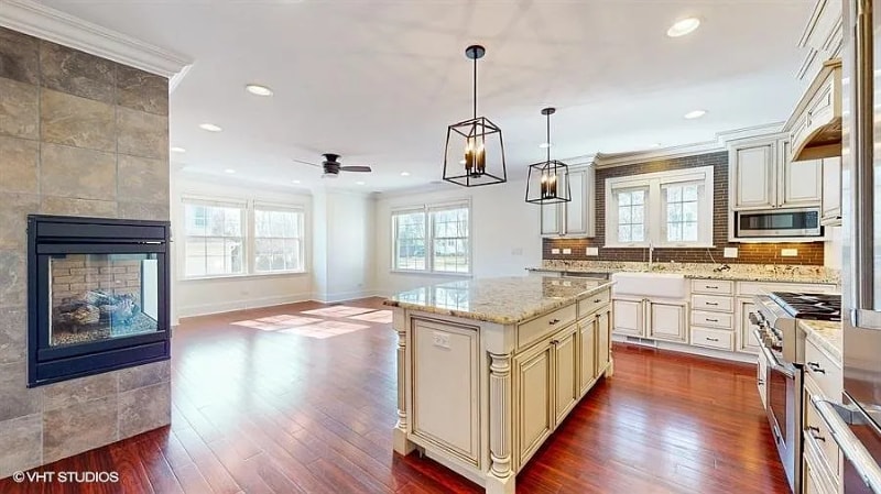 Building Photo - 187 Forest St