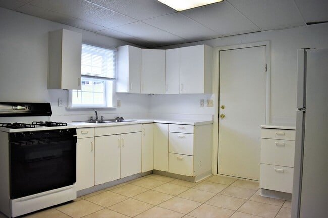 Building Photo - Newly updated 3 bedroom, 1 bathroom house....