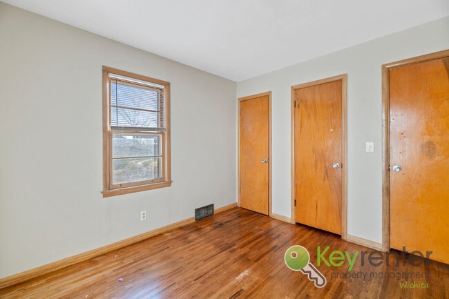 Building Photo - MOVE-IN SPECIAL – $625 off 1st Month Rent!...