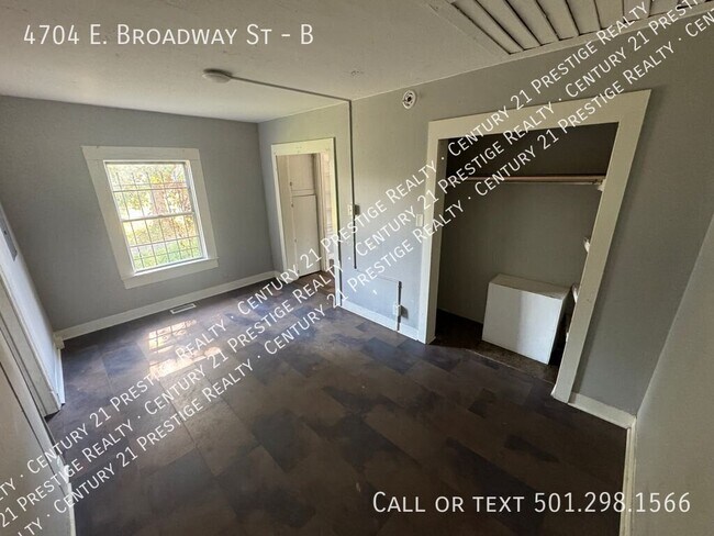 Building Photo - 4704 E Broadway St